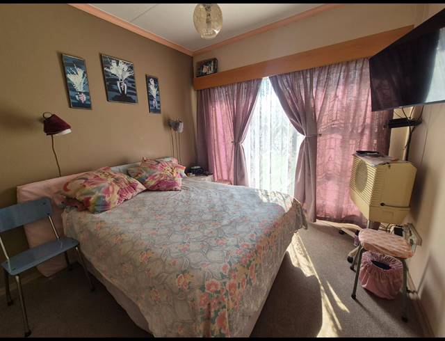 3 BEDROOM TOWNHOUSE FOR SALE IN VANDERBIJLPARK SW 2